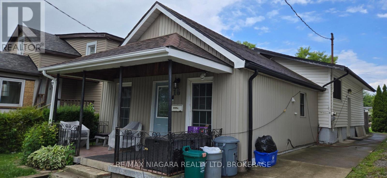 Photo 2 of 16 Churchill Street, St Catharines ON