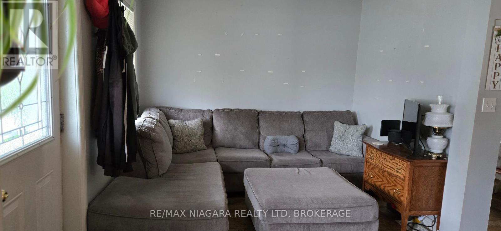Photo 6 of 16 Churchill Street, St Catharines ON