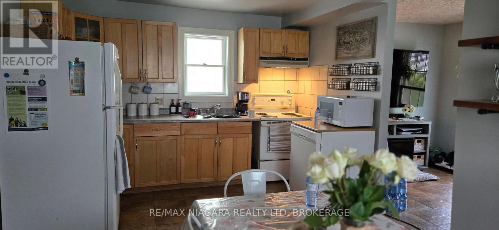 Photo 7 of 16 Churchill Street, St Catharines ON