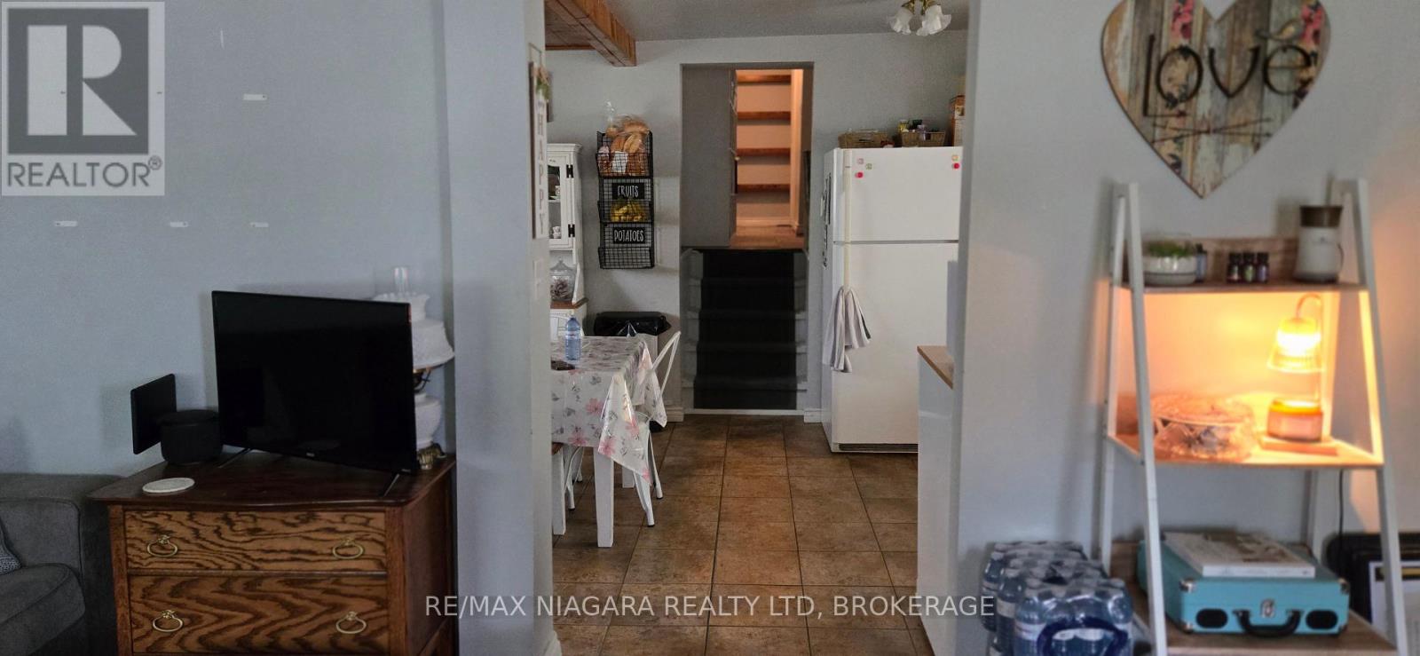Photo 8 of 16 Churchill Street, St Catharines ON