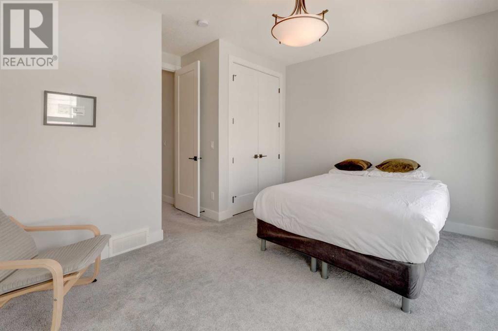 Single Family House for Sale in   Parkhill Place SW Parkhill Calgary 