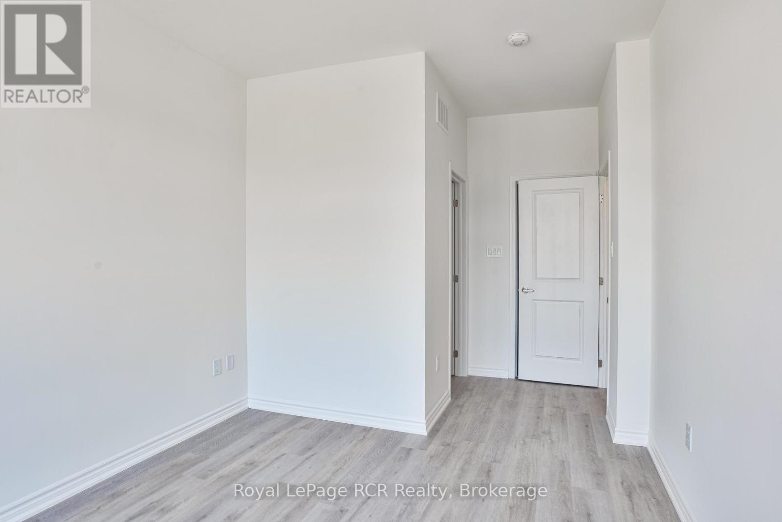 Photo 16 of 27 Wyn Wood Lane, Orillia ON