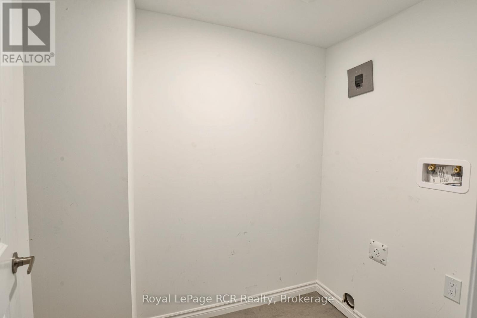 Photo 2 of 27 Wyn Wood Lane, Orillia ON