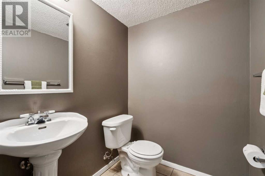 Single Family House for Sale in    Street NE Pineridge Calgary 