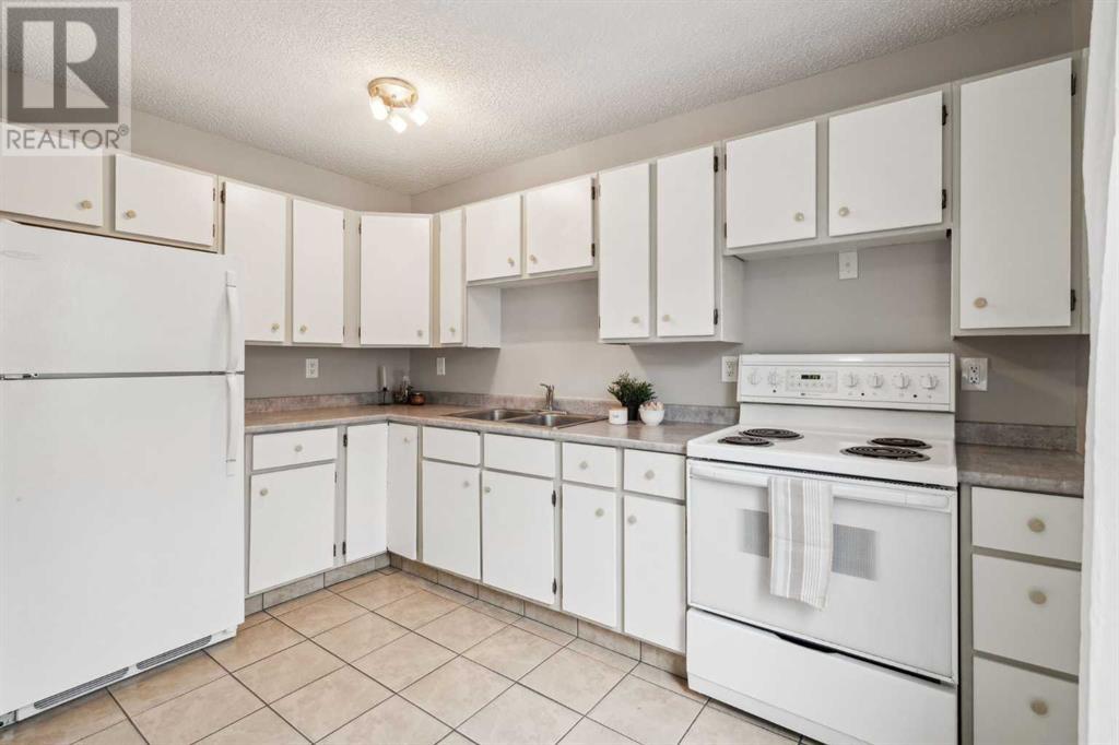 Single Family House for Sale in    Street NE Pineridge Calgary 