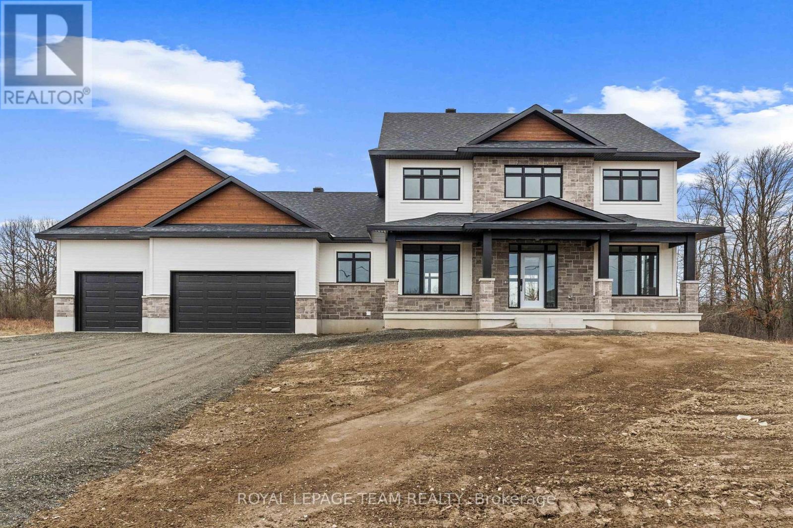 Photo 25 of 71 Hogan Drive, Mcnab Braeside ON