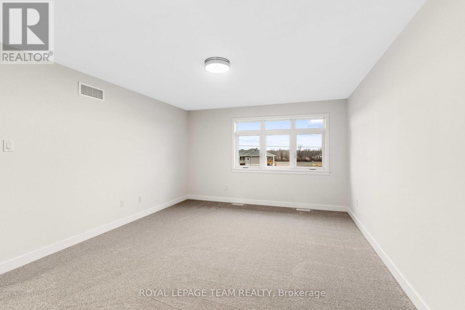 Photo 29 of 71 Hogan Drive, Mcnab Braeside ON