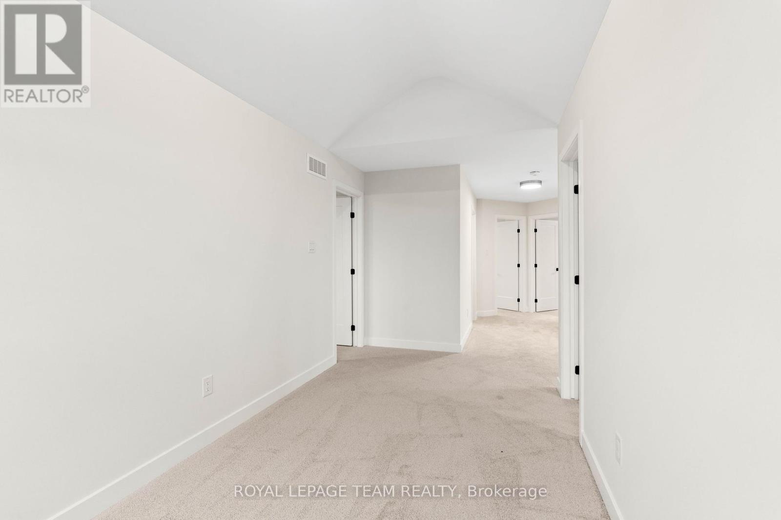 Photo 28 of 71 Hogan Drive, Mcnab Braeside ON