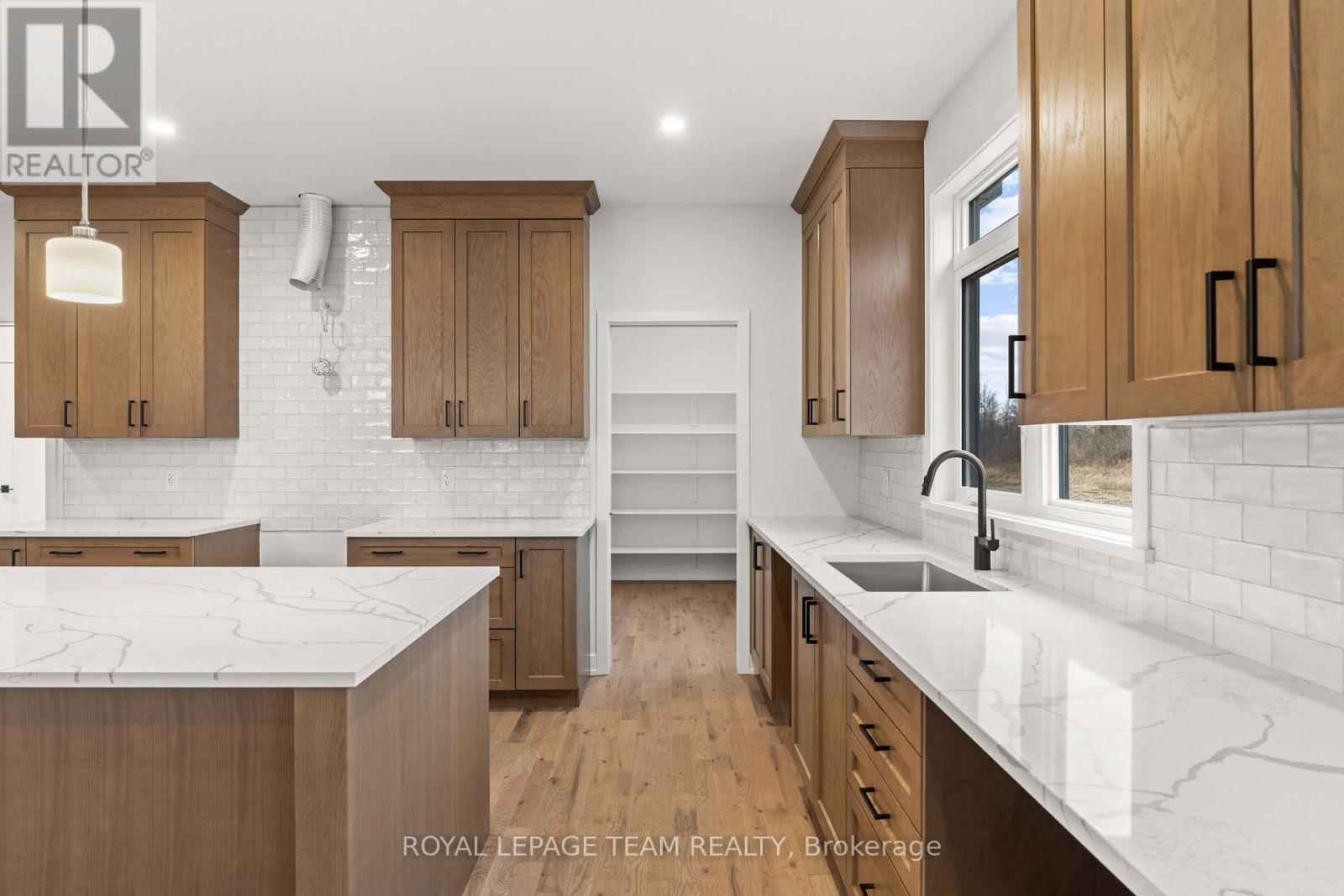 Photo 16 of 71 Hogan Drive, Mcnab Braeside ON
