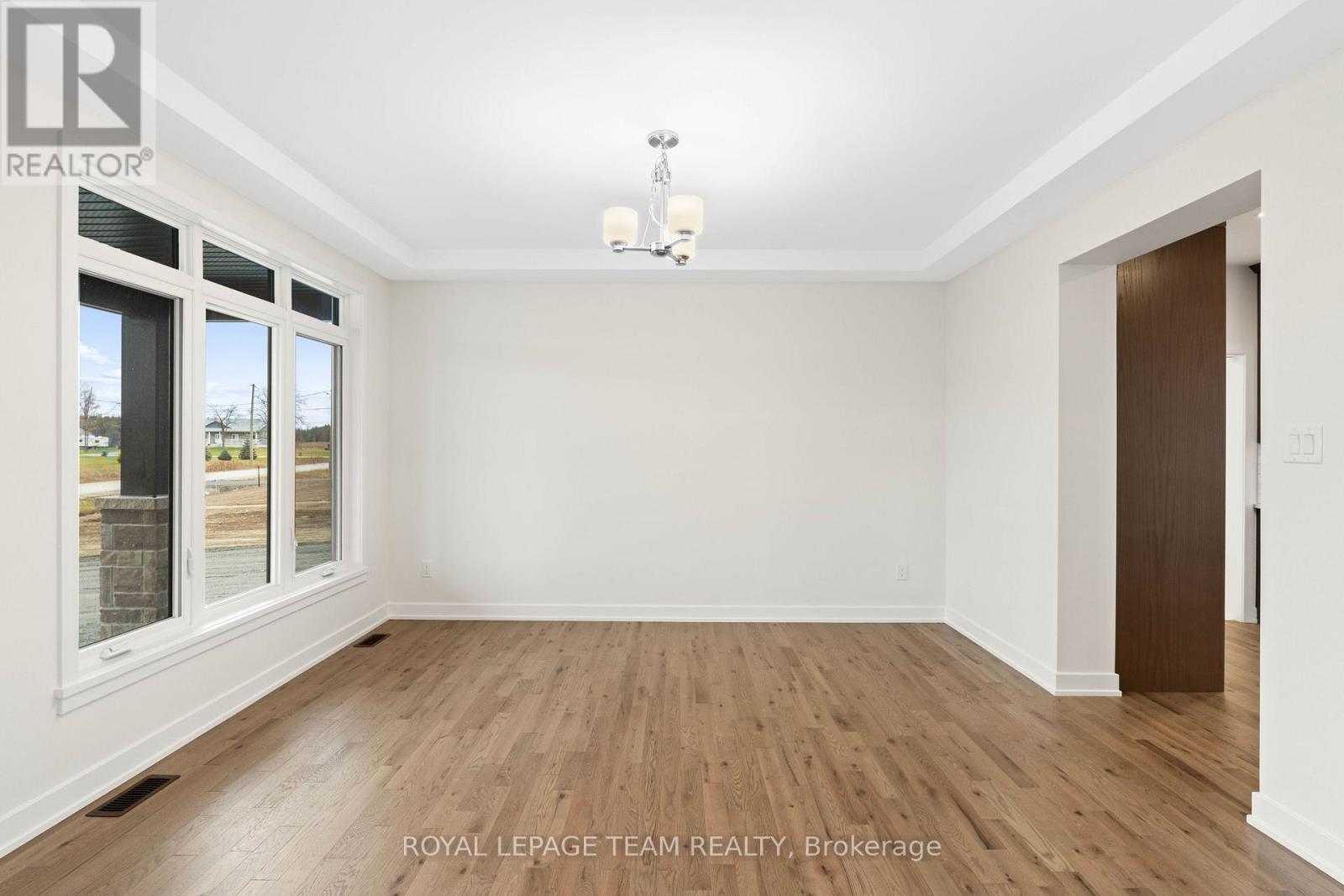 Photo 17 of 71 Hogan Drive, Mcnab Braeside ON