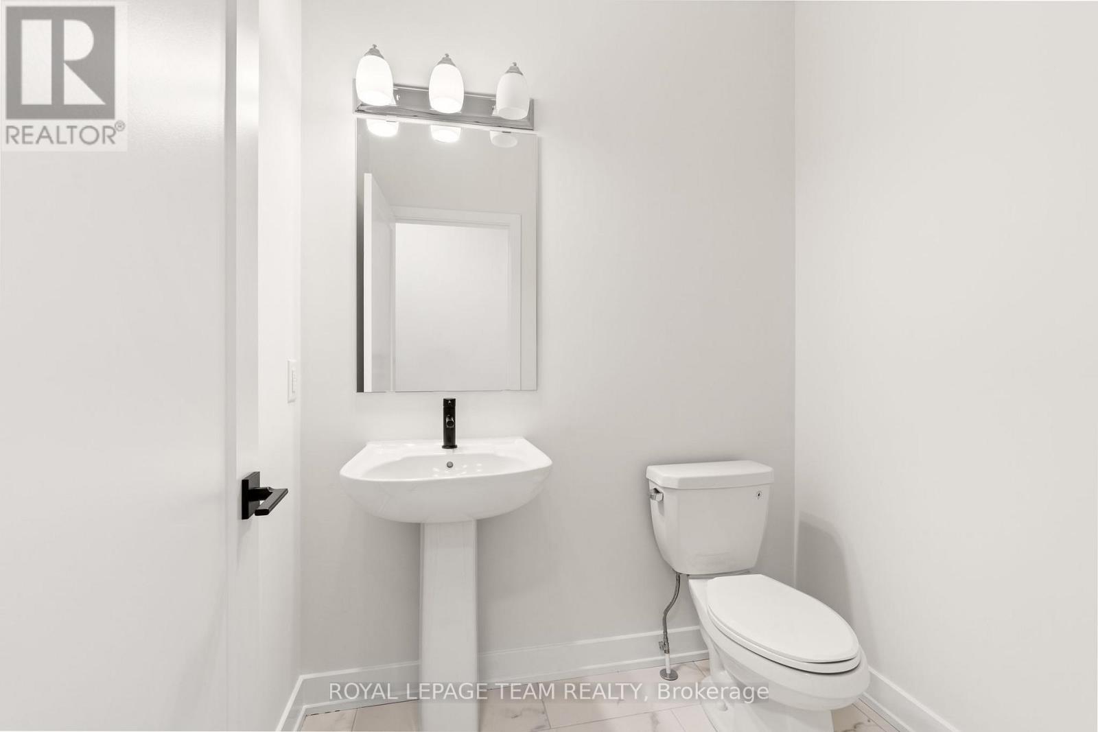 Photo 19 of 71 Hogan Drive, Mcnab Braeside ON
