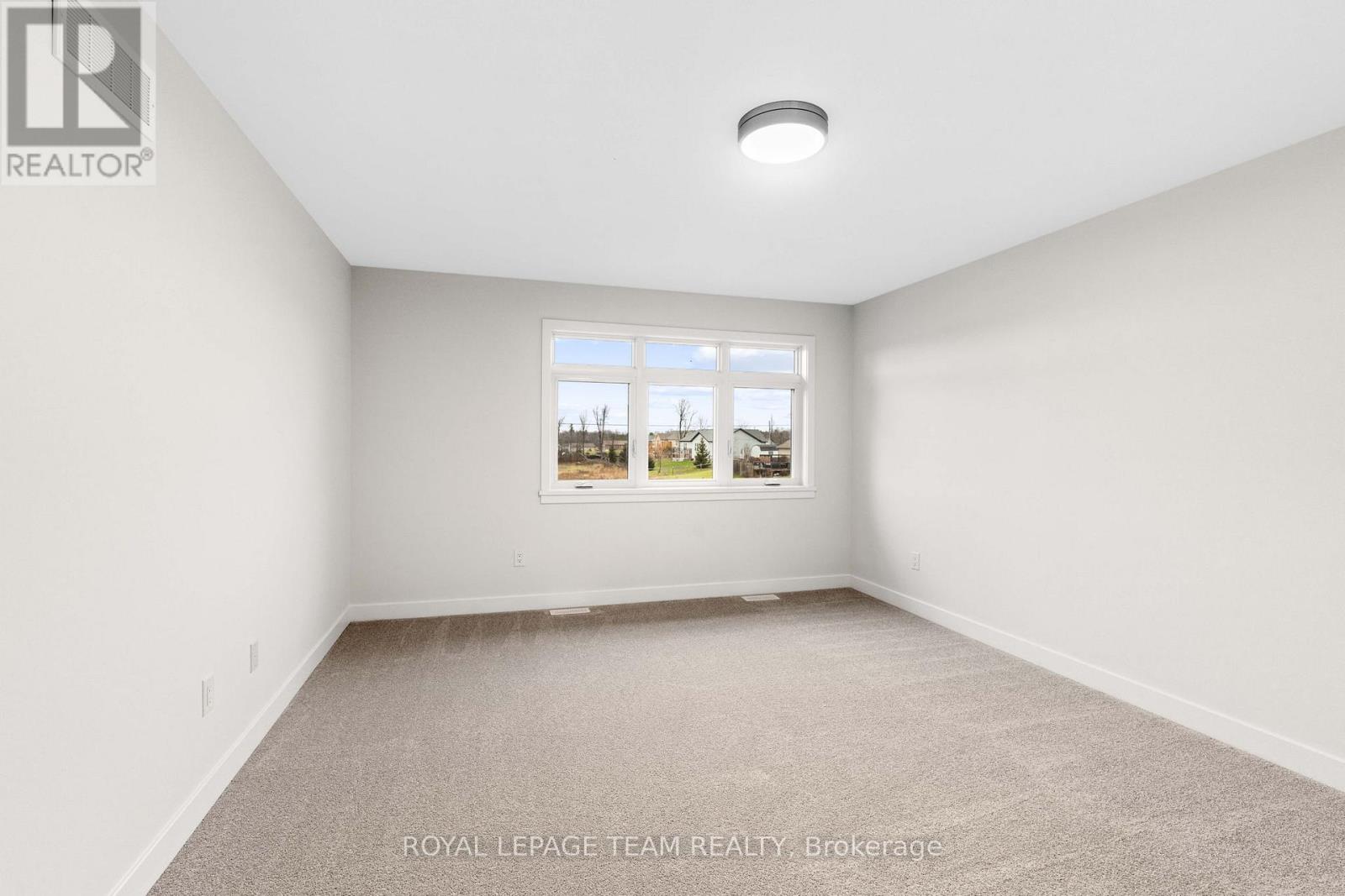 Photo 24 of 71 Hogan Drive, Mcnab Braeside ON