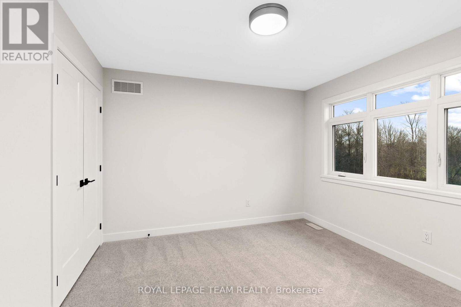 Photo 5 of 71 Hogan Drive, Mcnab Braeside ON