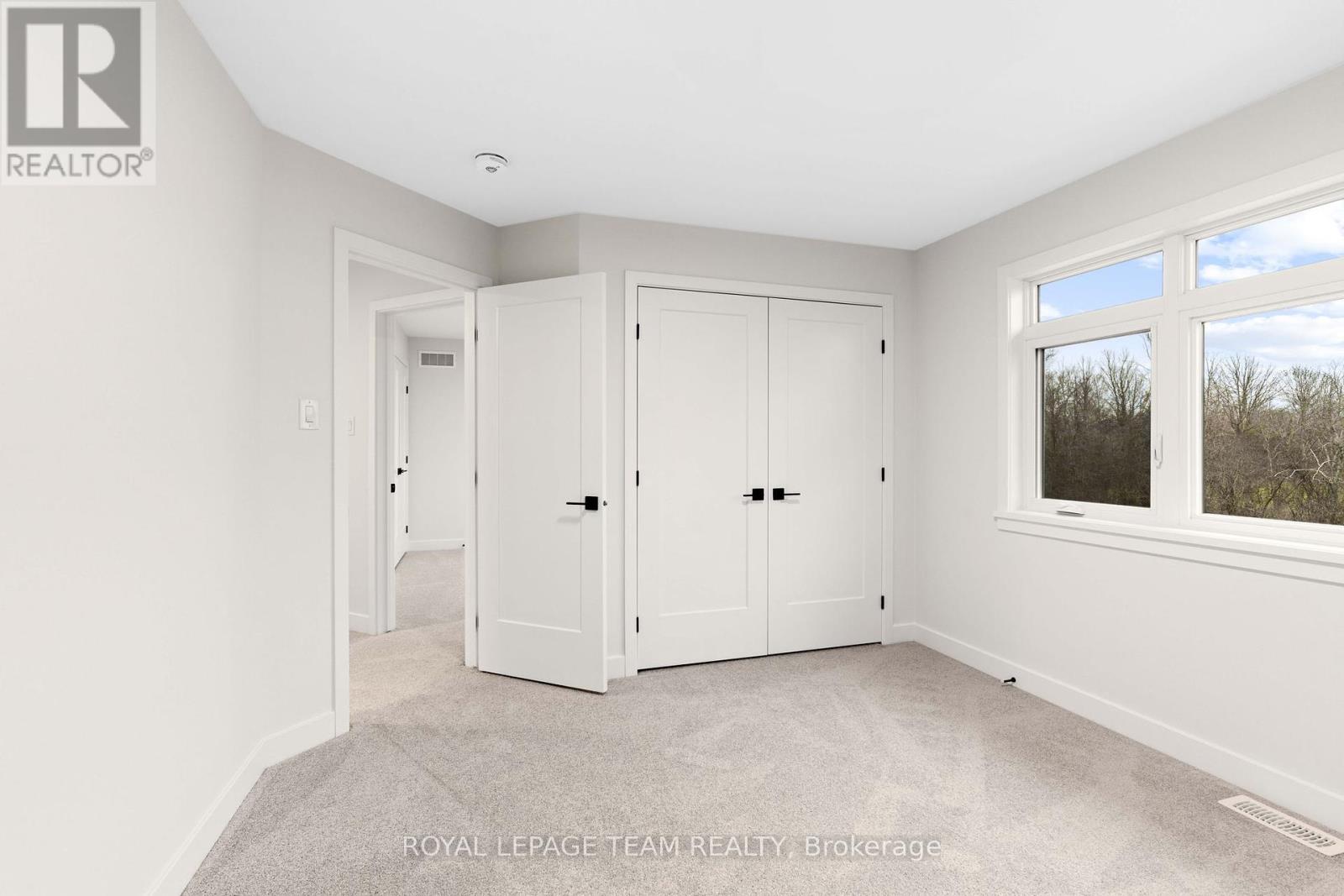 Photo 37 of 71 Hogan Drive, Mcnab Braeside ON