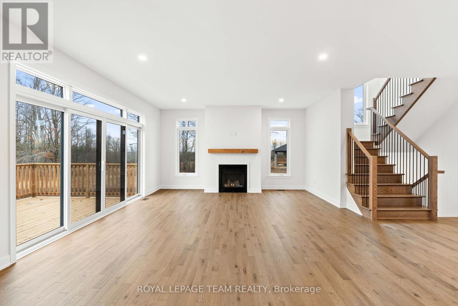 Photo 32 of 71 Hogan Drive, Mcnab Braeside ON