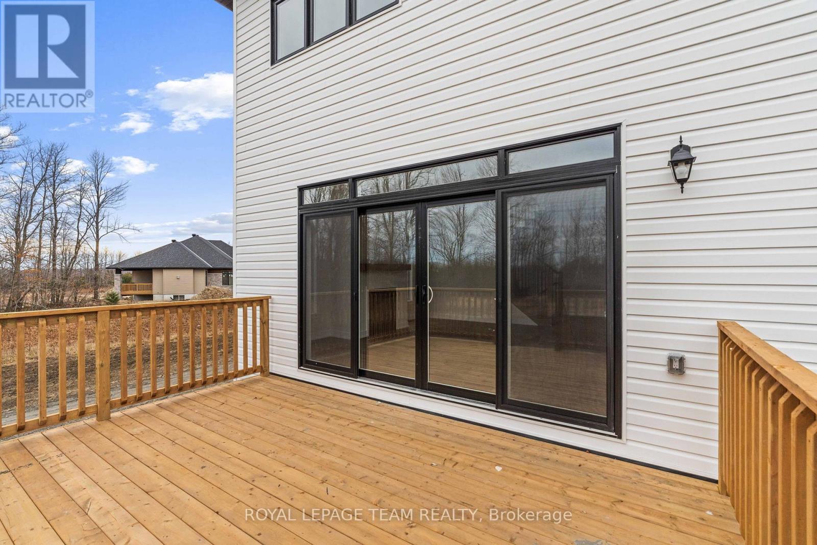 Photo 44 of 71 Hogan Drive, Mcnab Braeside ON