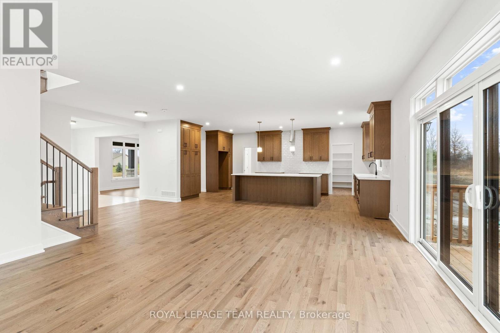 Photo 10 of 71 Hogan Drive, Mcnab Braeside ON
