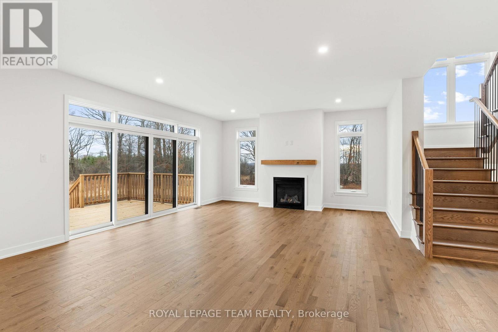 Photo 9 of 71 Hogan Drive, Mcnab Braeside ON