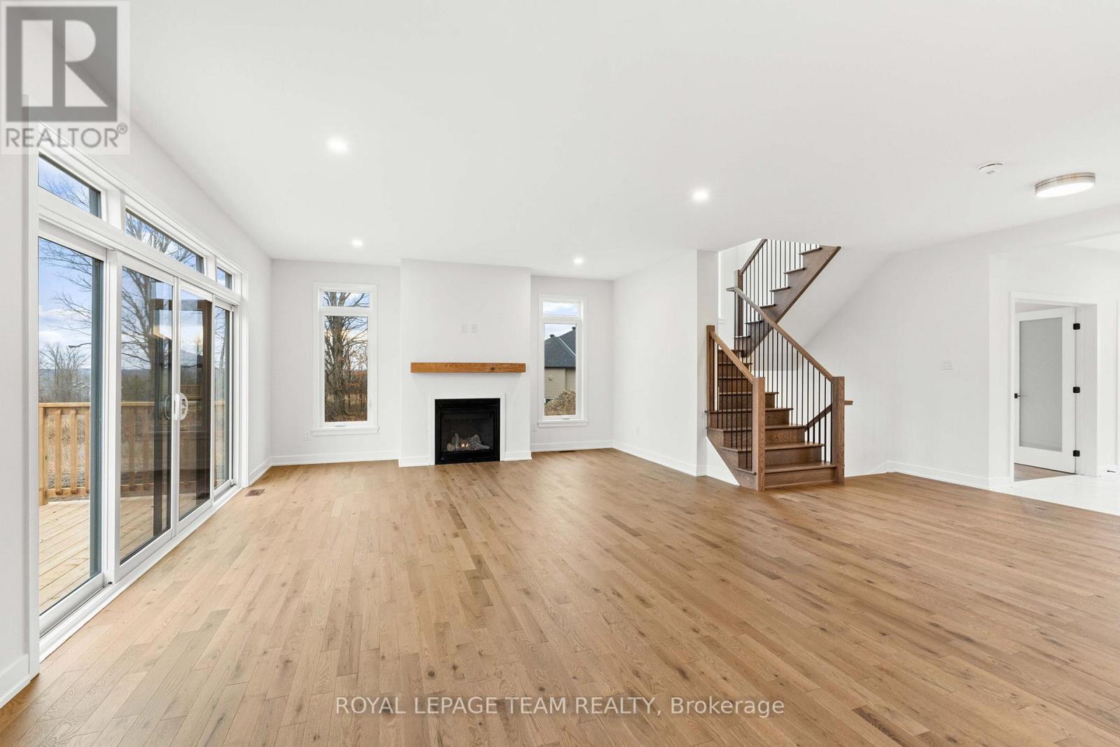 Photo 27 of 71 Hogan Drive, Mcnab Braeside ON