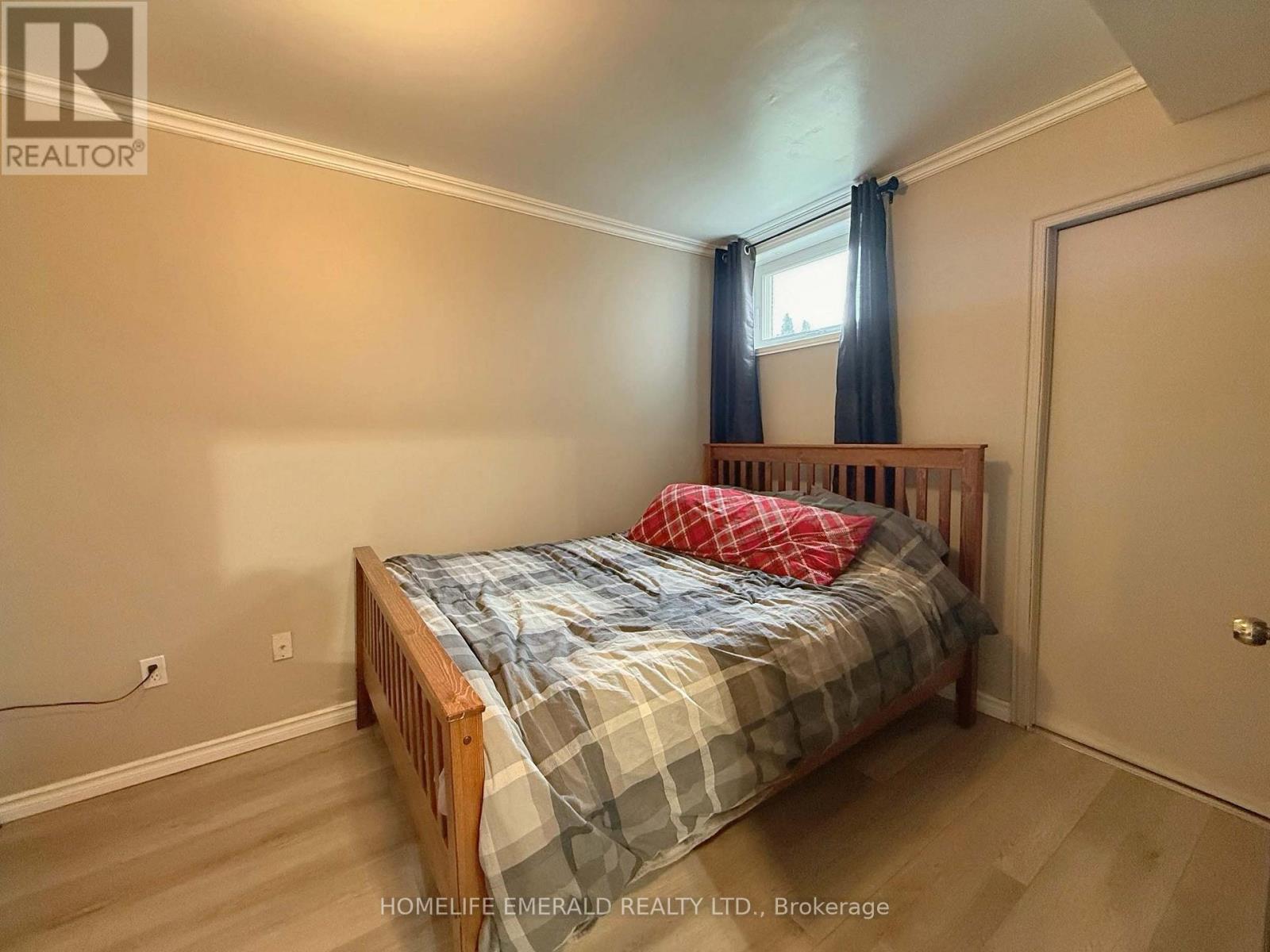 Photo 17 of 144 Maplewood Drive, Essa ON