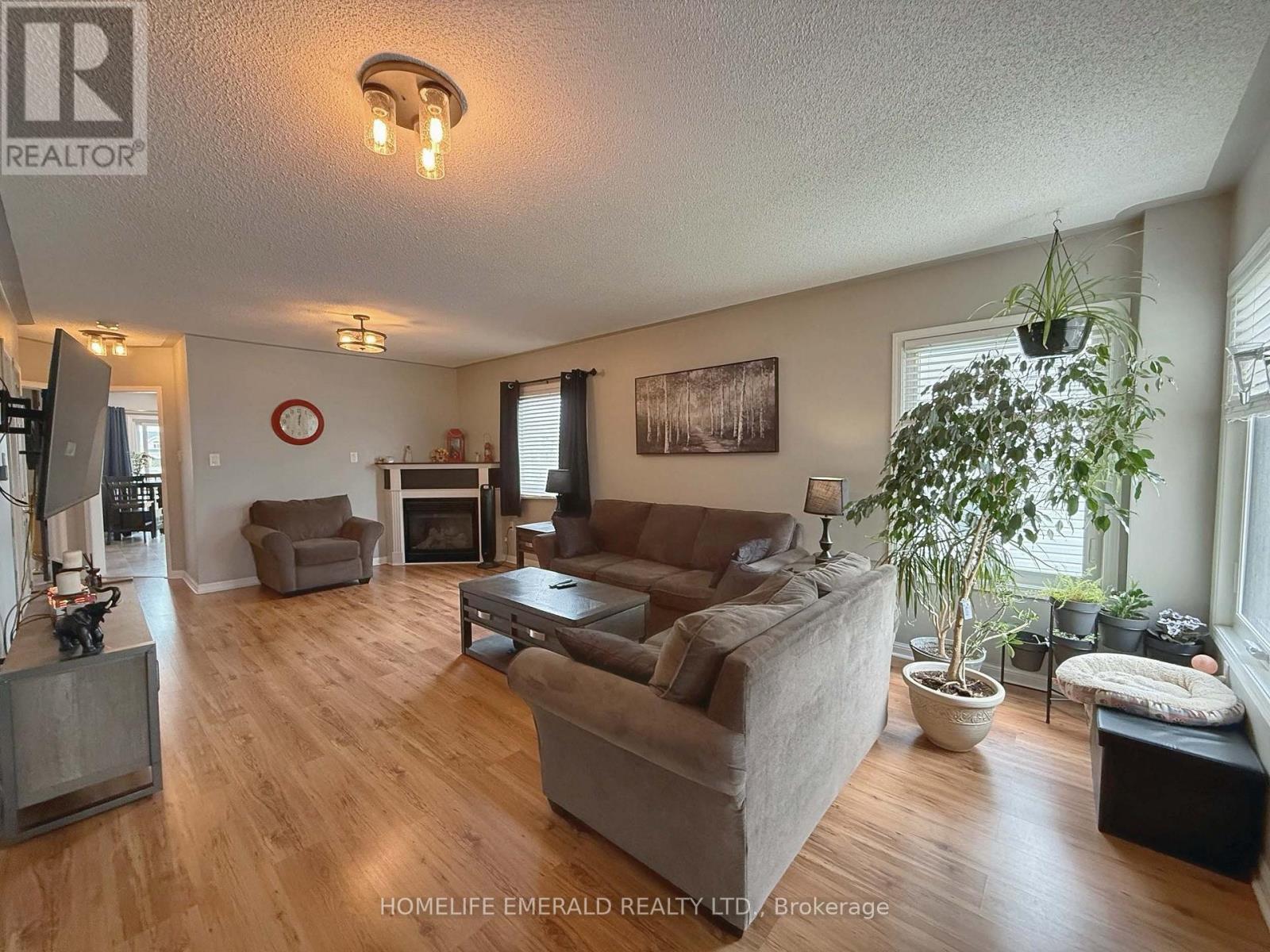 Photo 33 of 144 Maplewood Drive, Essa ON