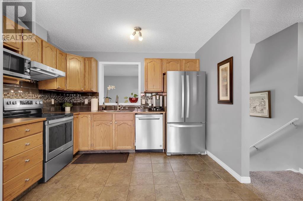Single Family House 4 Level for Sale in  Copperfield Lane SE Copperfield Calgary 
