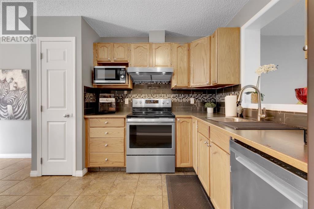 Single Family House 4 Level for Sale in  Copperfield Lane SE Copperfield Calgary 