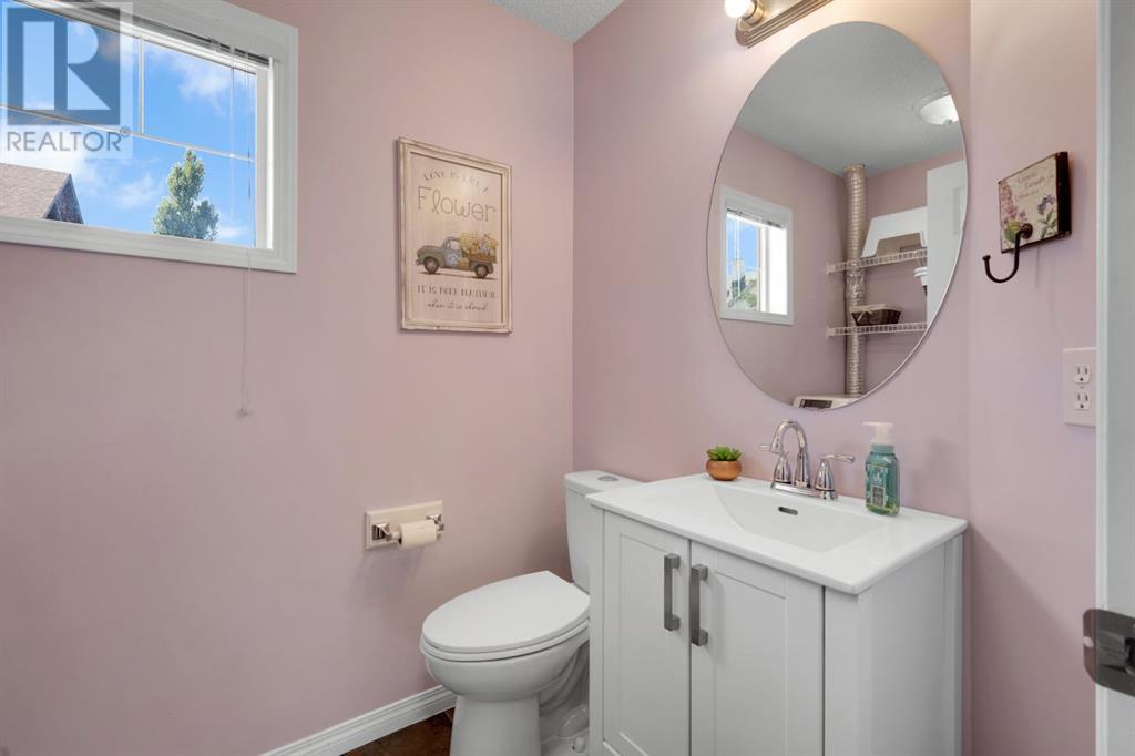Single Family House 4 Level for Sale in  Copperfield Lane SE Copperfield Calgary 