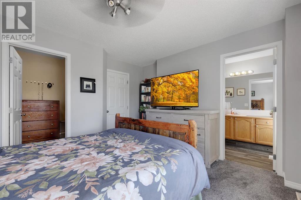 Single Family House 4 Level for Sale in  Copperfield Lane SE Copperfield Calgary 
