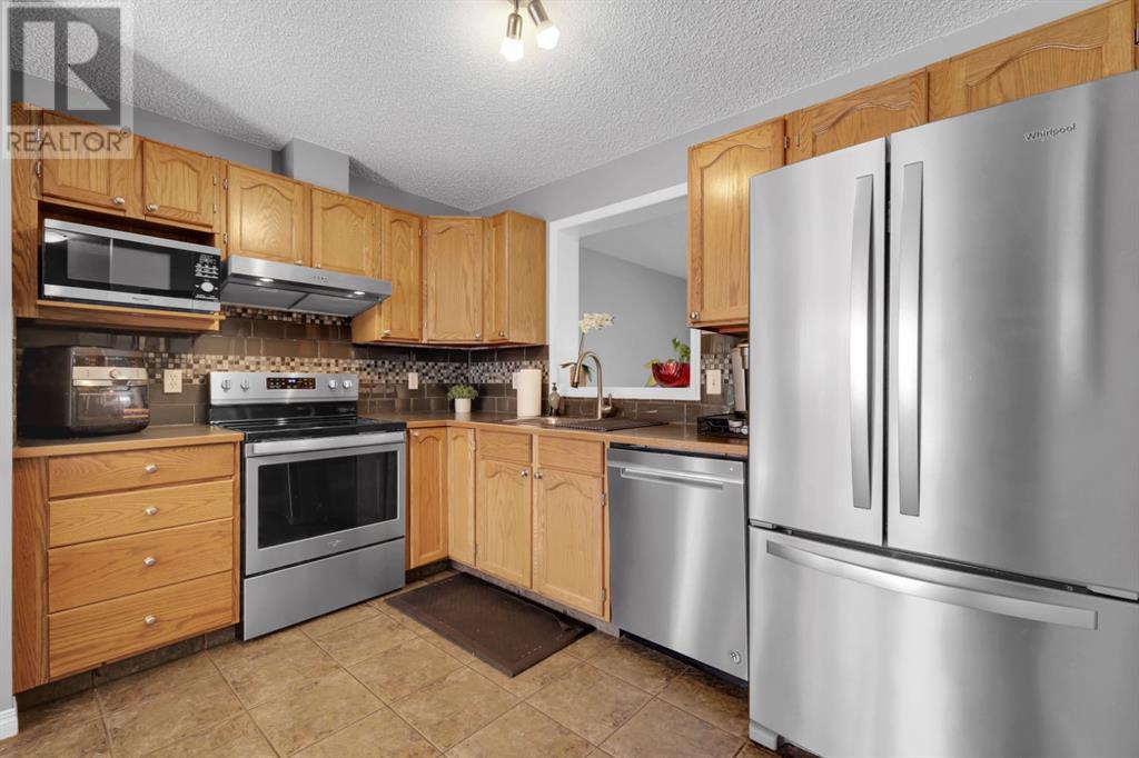 Single Family House 4 Level for Sale in  Copperfield Lane SE Copperfield Calgary 