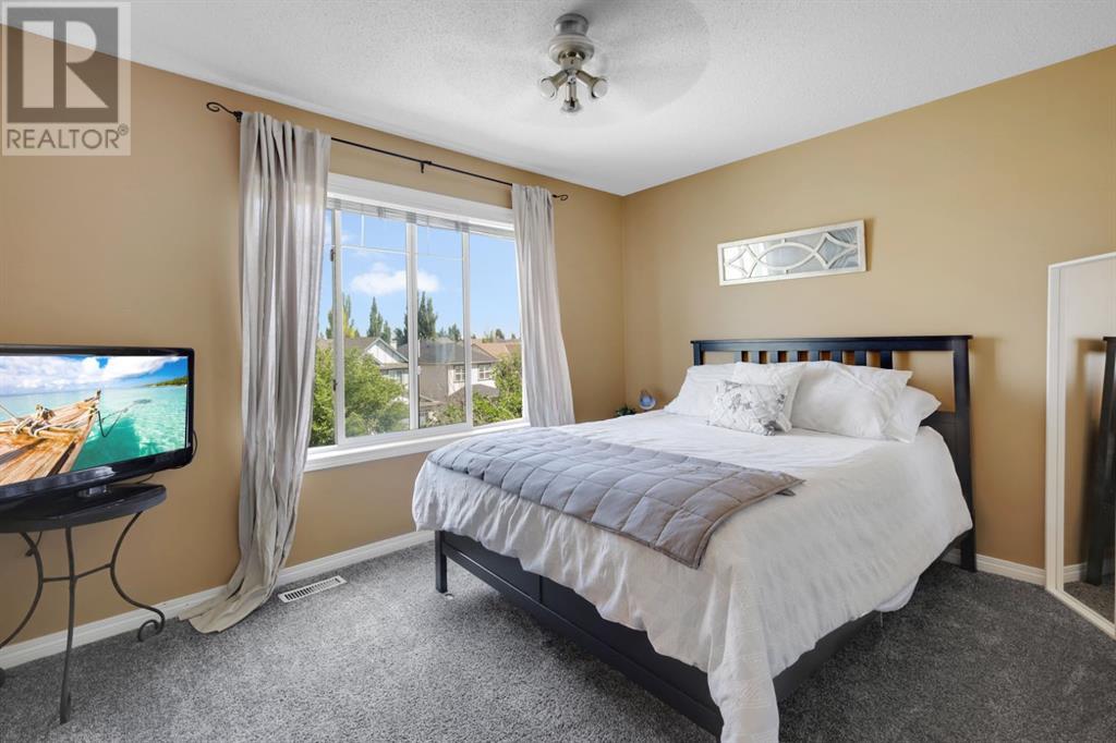 Single Family House 4 Level for Sale in  Copperfield Lane SE Copperfield Calgary 