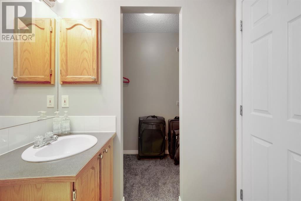 Single Family House 4 Level for Sale in  Copperfield Lane SE Copperfield Calgary 
