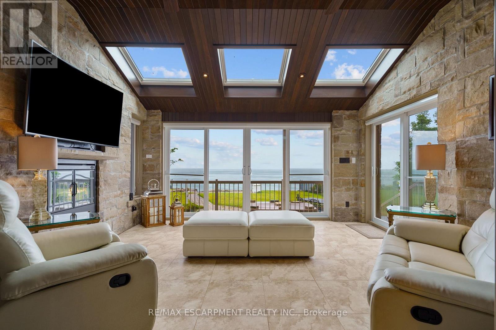 Photo 33 of 56 Aquamarine Drive, Hamilton ON