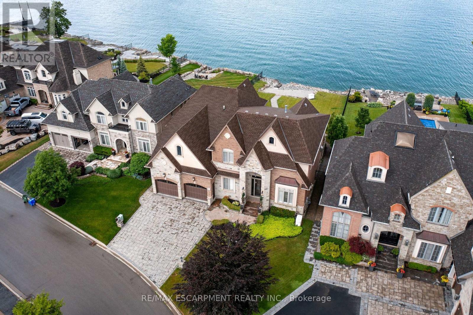 Photo 31 of 56 Aquamarine Drive, Hamilton ON