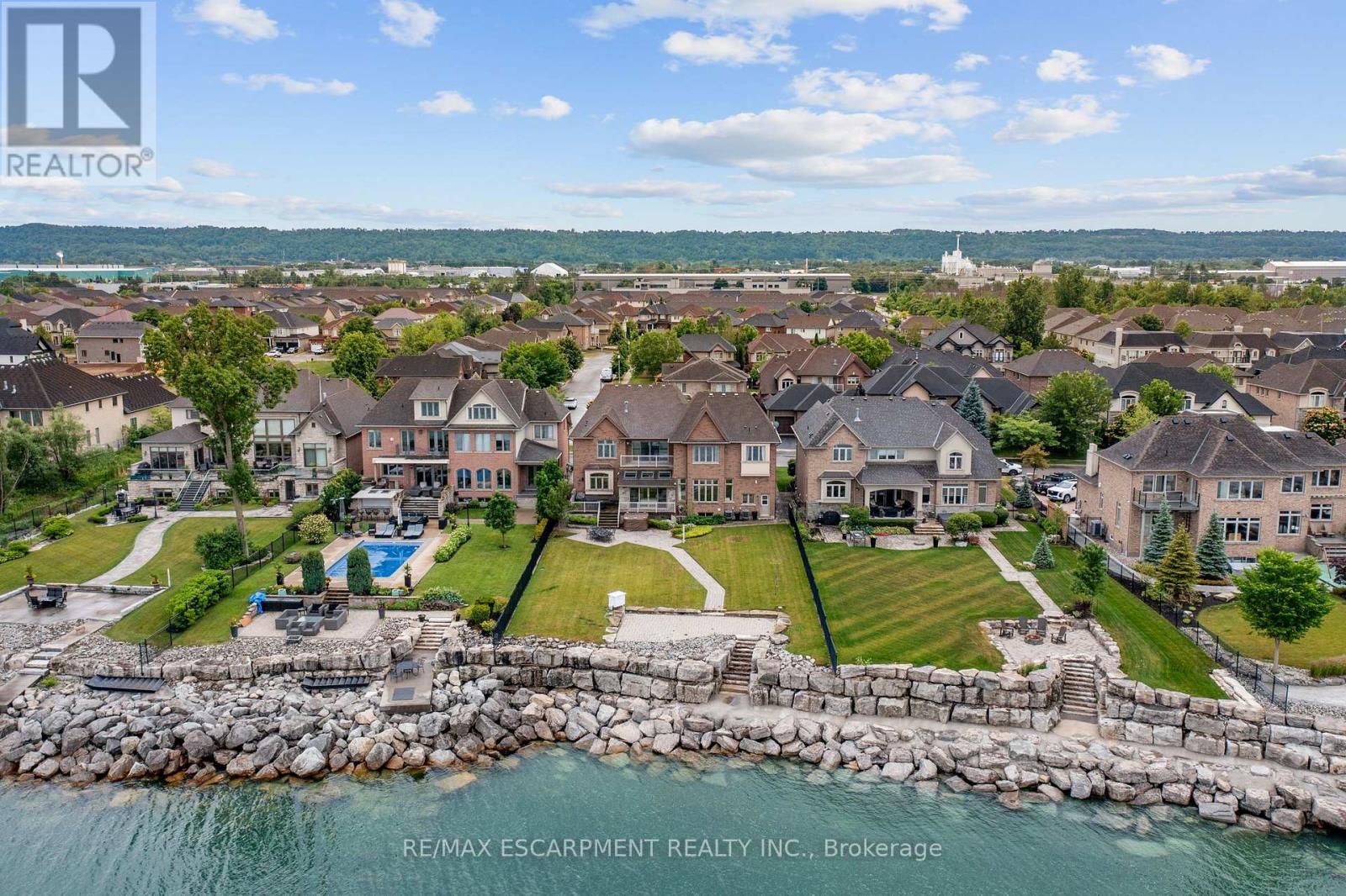 Photo 18 of 56 Aquamarine Drive, Hamilton ON