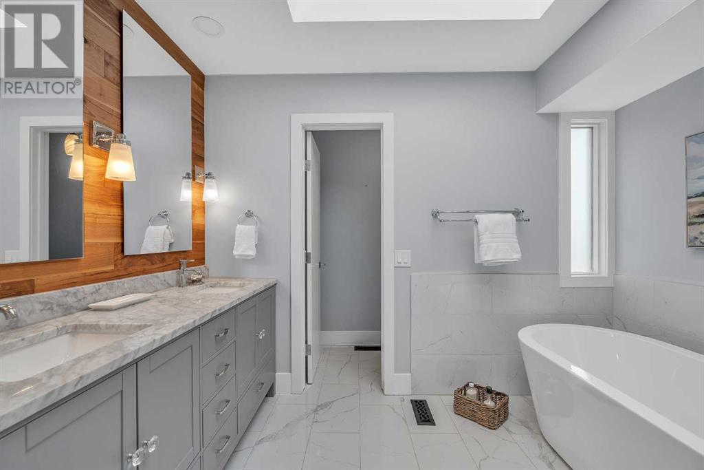 Single Family House for Sale in  Edgebrook Gardens NW Edgemont Calgary 