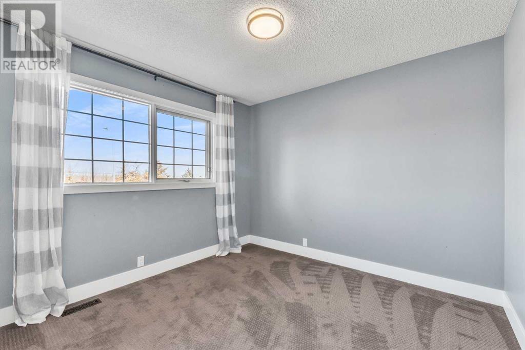 Single Family House for Sale in  Edgebrook Gardens NW Edgemont Calgary 