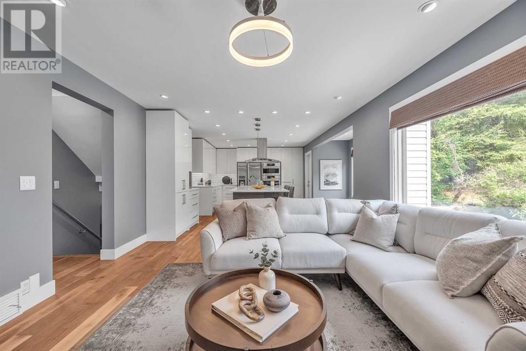 Single Family House for Sale in  Edgebrook Gardens NW Edgemont Calgary 