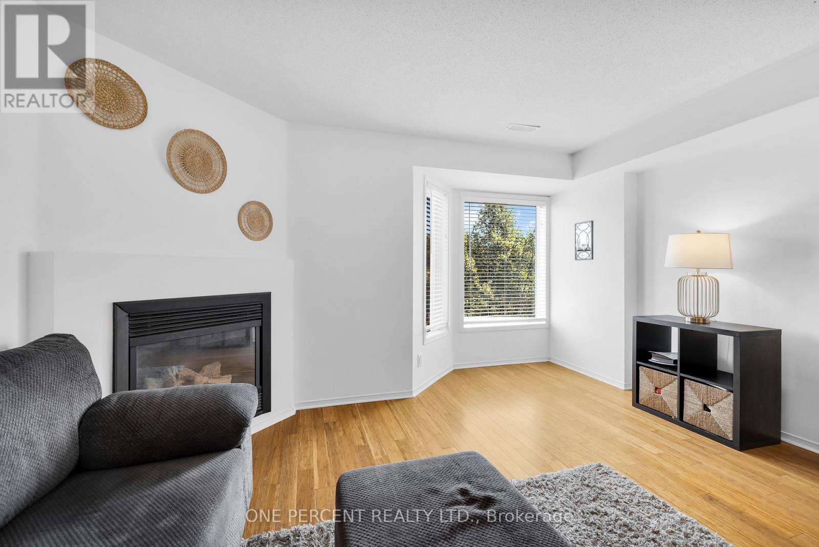 Photo 17 of 3 250 Cresthaven Drive, Ottawa ON