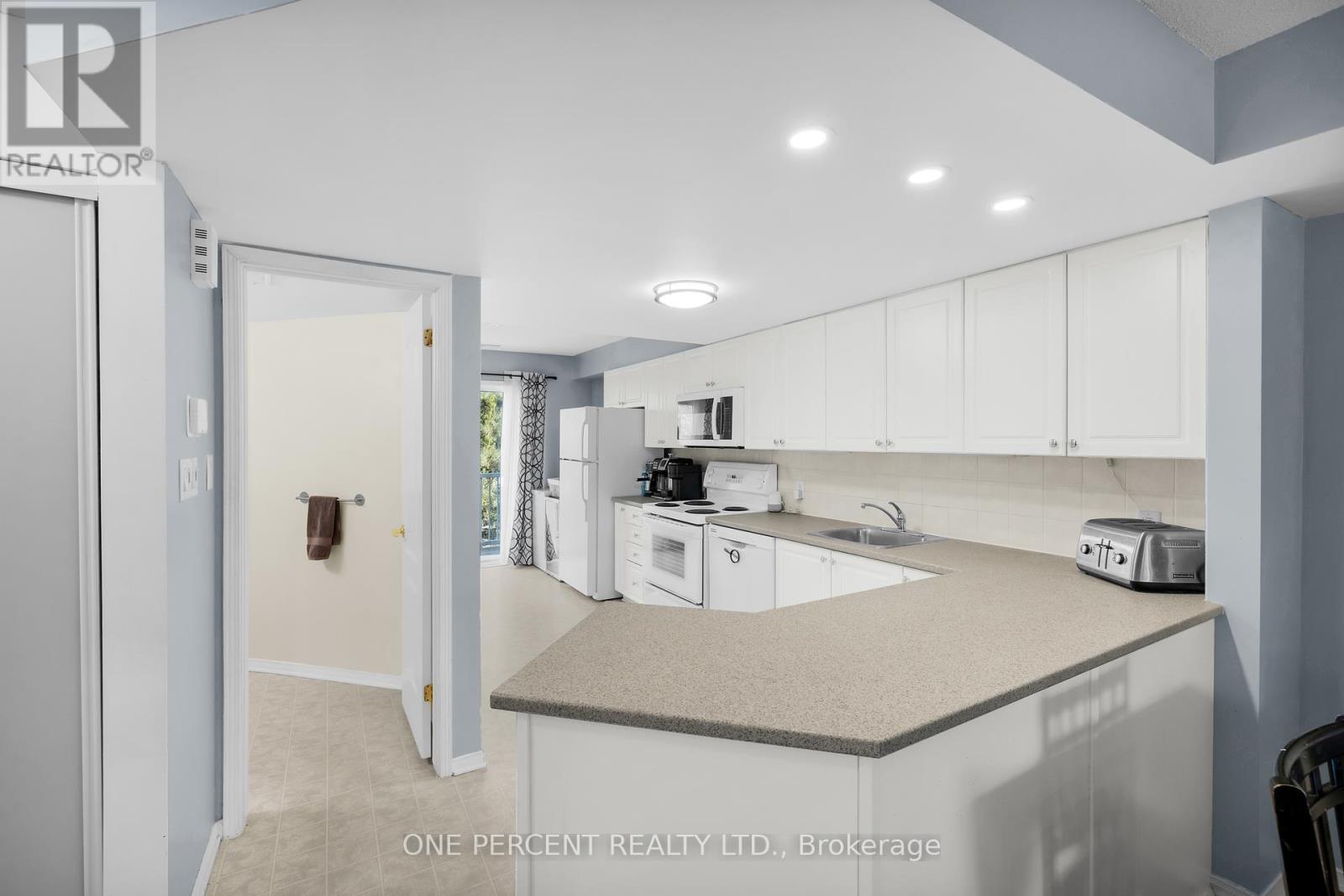 Photo 9 of 3 250 Cresthaven Drive, Ottawa ON