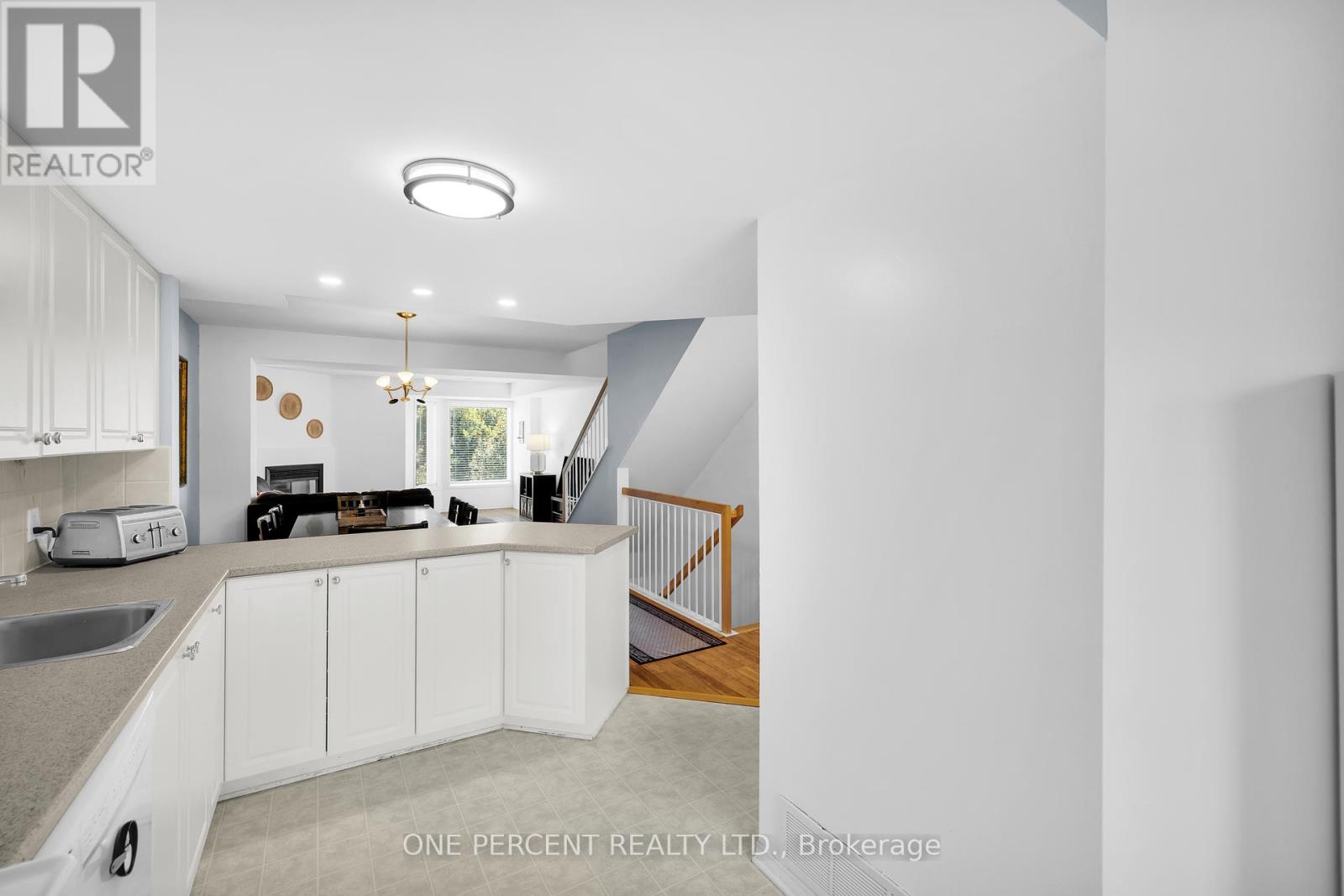 Photo 26 of 3 250 Cresthaven Drive, Ottawa ON