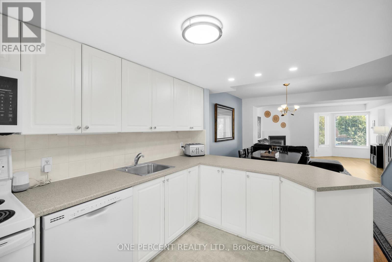 Photo 11 of 3 250 Cresthaven Drive, Ottawa ON