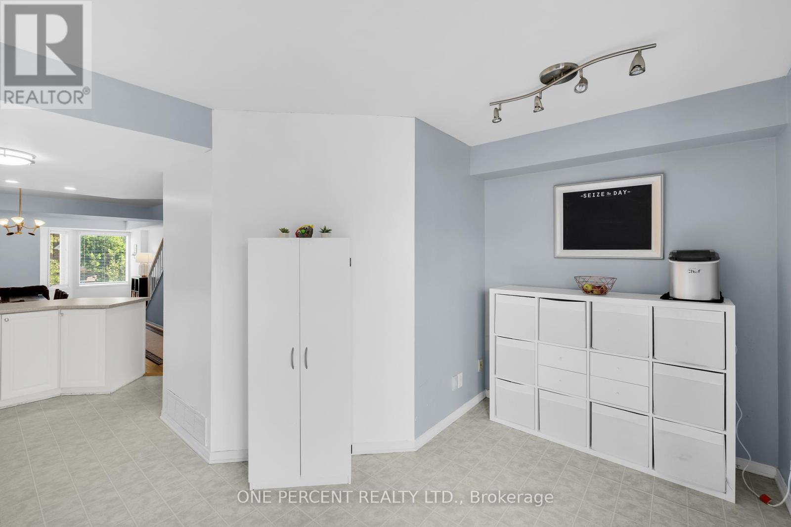 Photo 23 of 3 250 Cresthaven Drive, Ottawa ON