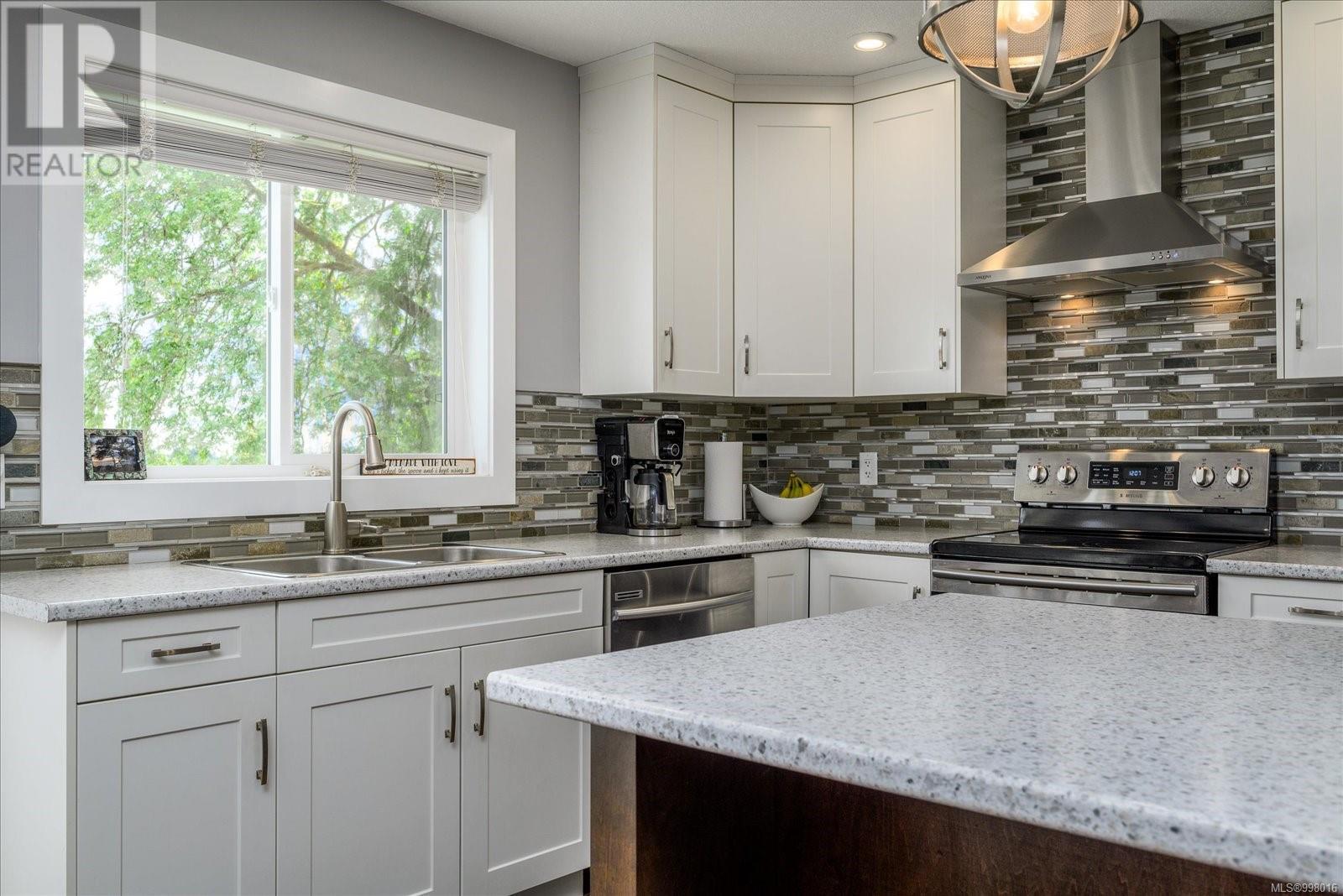 Photo 10 of 2364 Extension Rd, Nanaimo BC