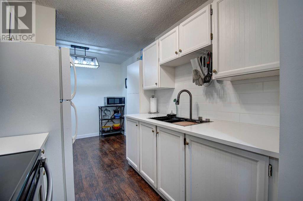 Single Family House for Sale in    Avenue SW Haysboro Calgary 