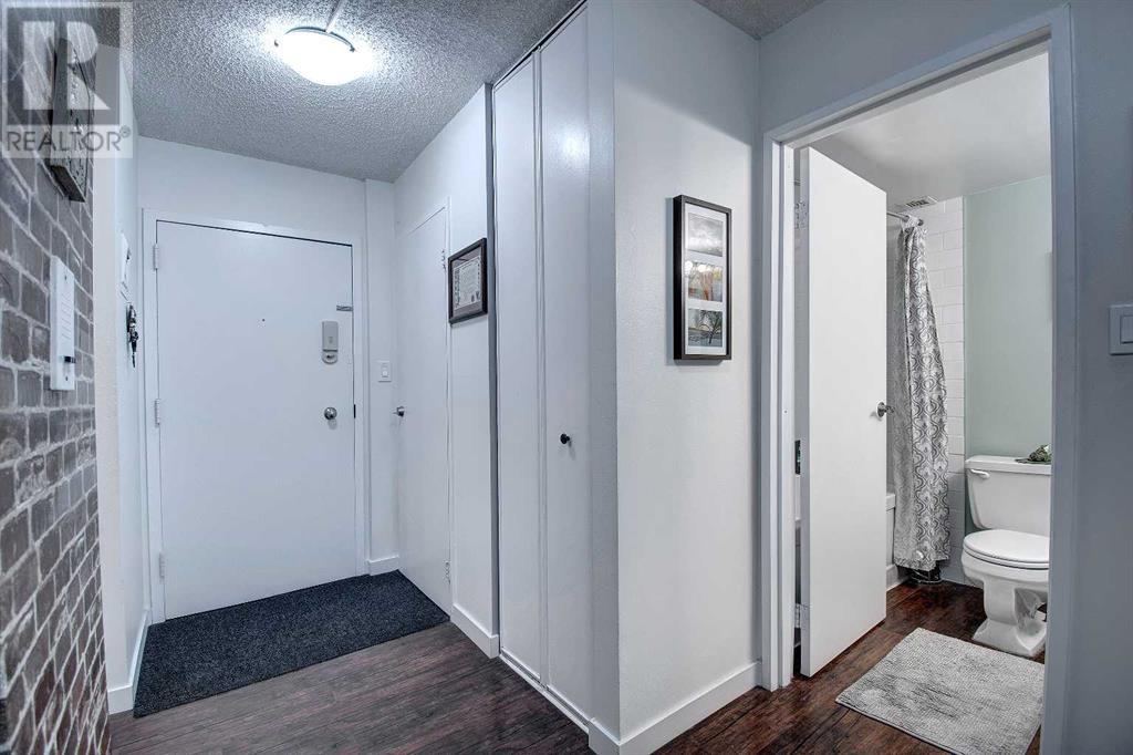 Single Family House for Sale in    Avenue SW Haysboro Calgary 