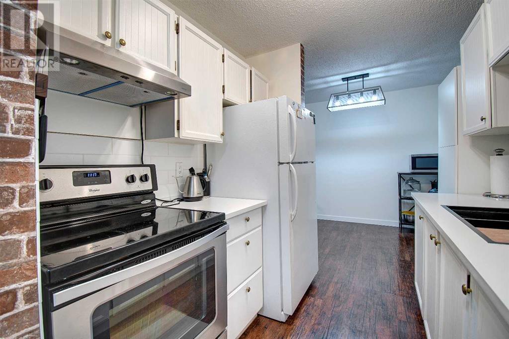 Single Family House for Sale in    Avenue SW Haysboro Calgary 