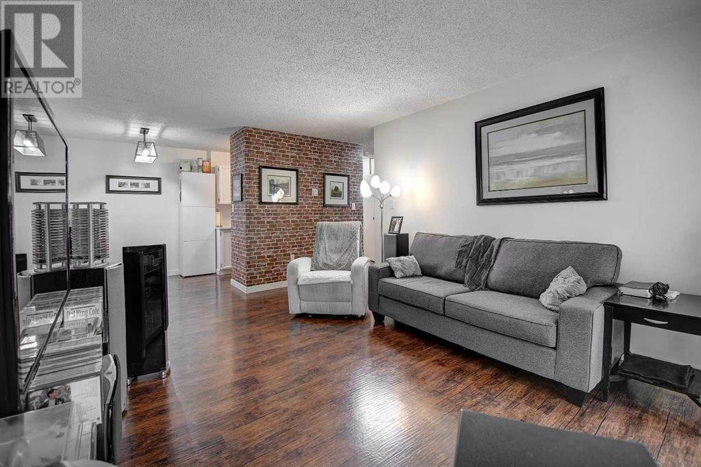 Single Family House for Sale in    Avenue SW Haysboro Calgary 