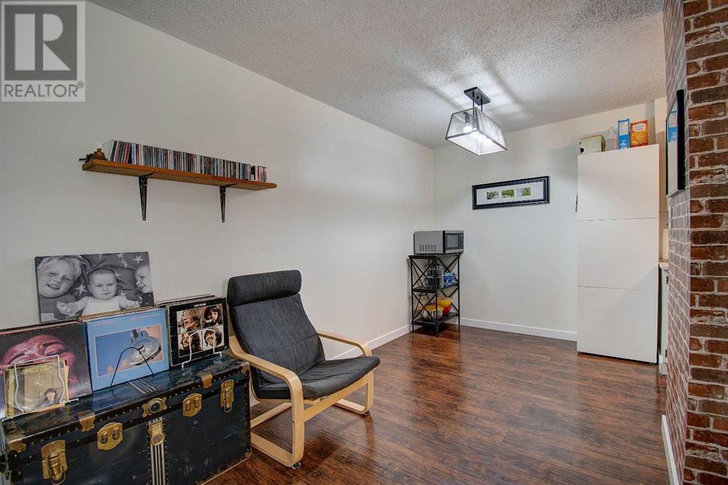 Single Family House for Sale in    Avenue SW Haysboro Calgary 