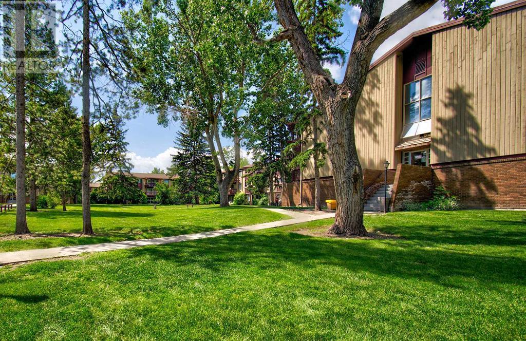 Single Family House for Sale in    Avenue SW Haysboro Calgary 